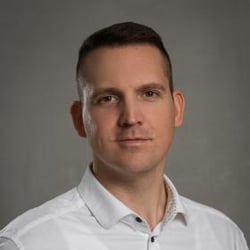 eloado-Ferenchegyi Ádám Bayer Construct-web